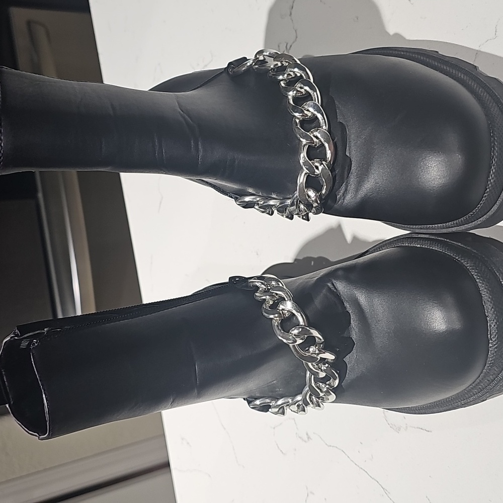 Report Women’s Chainy Black Lug Chain Ankle Boots Size 9.5